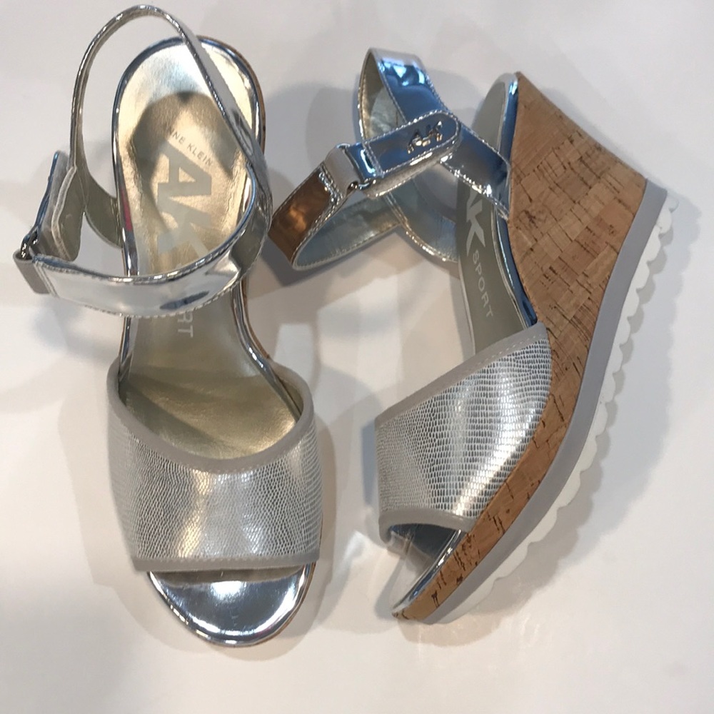 NWOB Silver Wedges